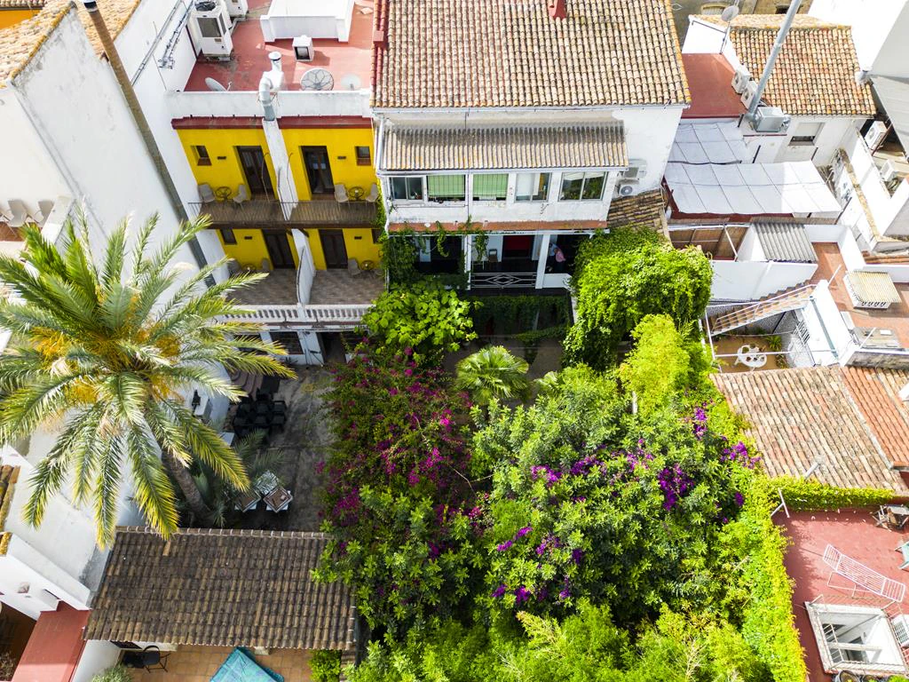 Two-storey town house with extensive interior patio, Dénia