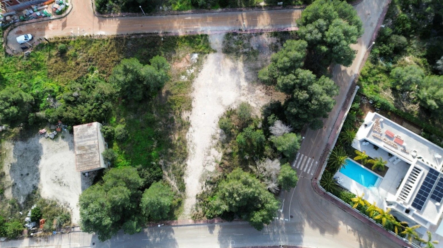 Plot for Sale in La Cala, Jávea – 908 m² with Build Potential of 272 m² and Private Pool