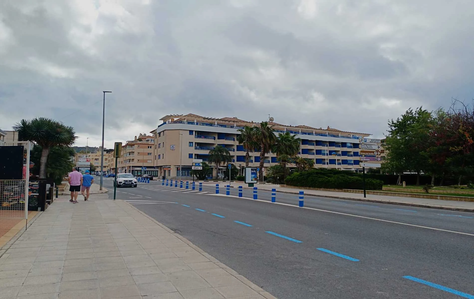 LOCAL COMERCIAL EN MORAIRA CON LICENCIAS DE VENTA DE ALIMENTACION Y BEBIDAS ALCOHÓLICAS