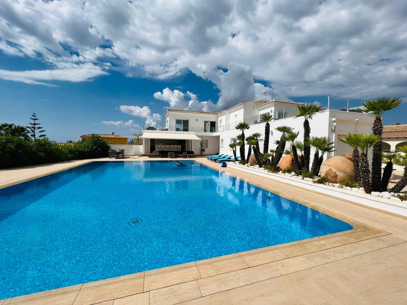 Prachtige luxe villa met uitzicht op zee