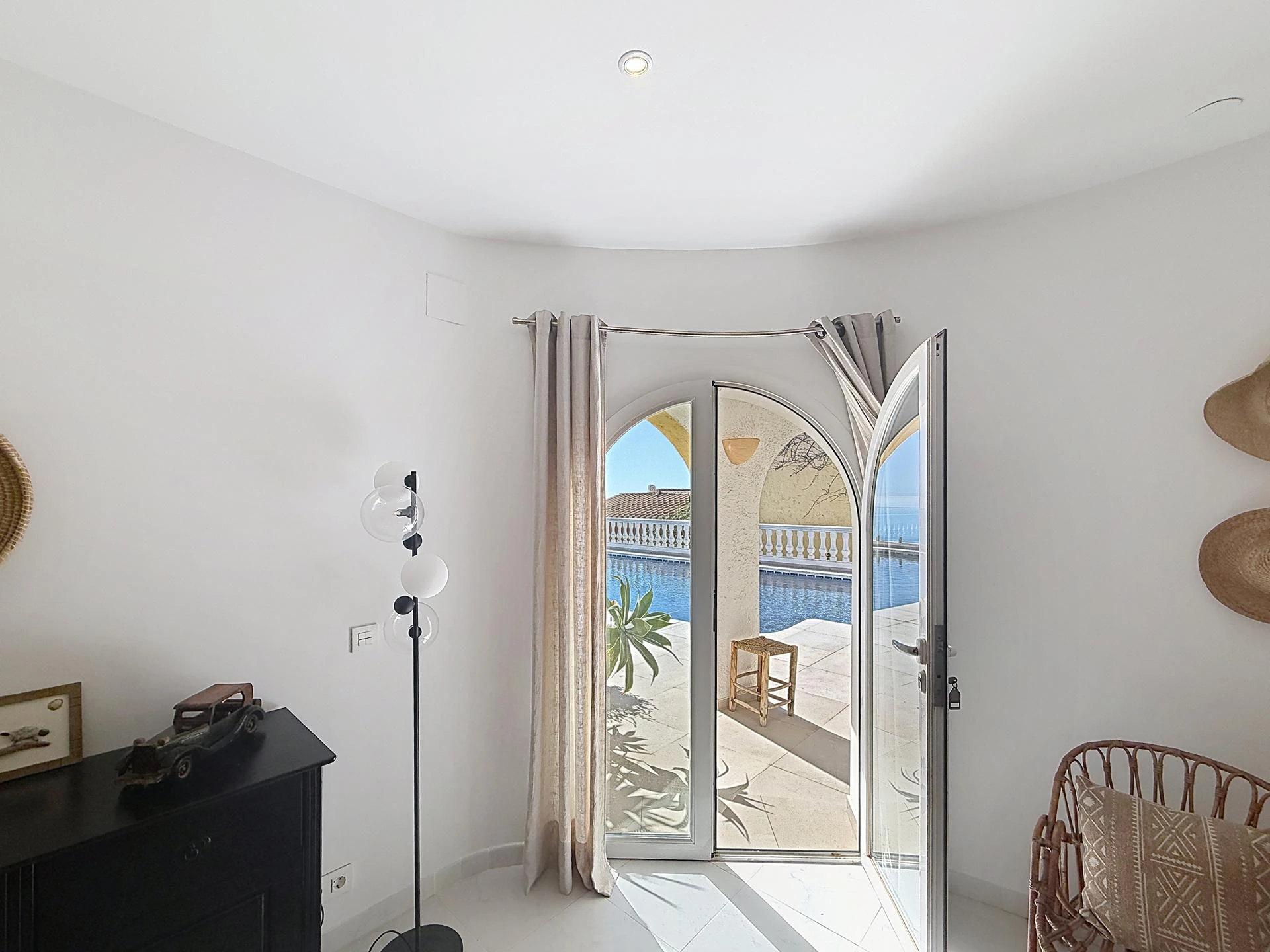Cumbre del Sol villa renovated with spectacular sea views