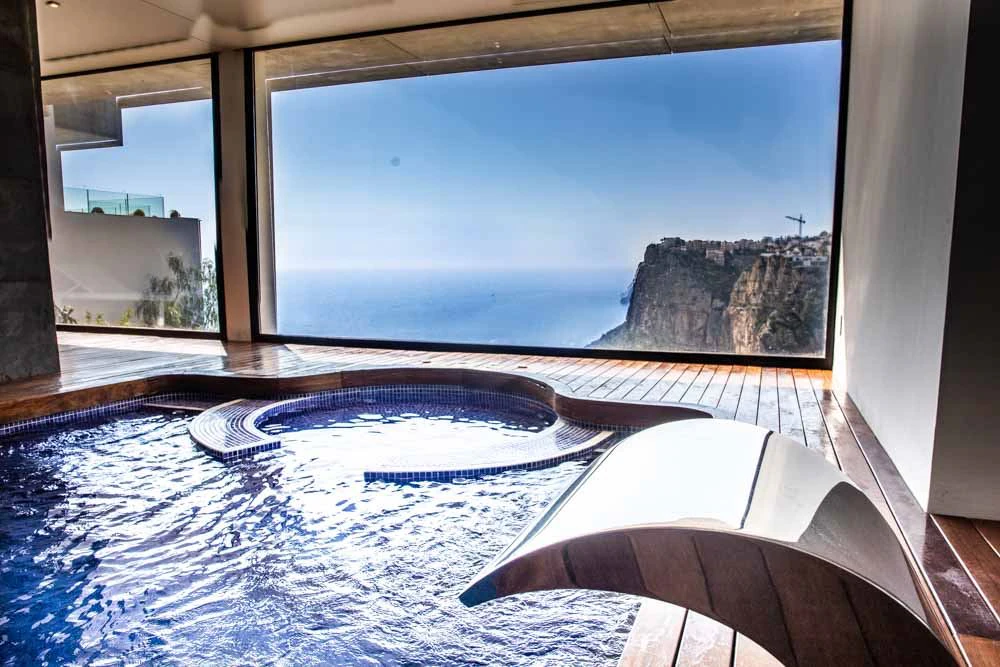 Cumbre del Sol luxe modern penthouse met uitzicht op de kliffen en de zee