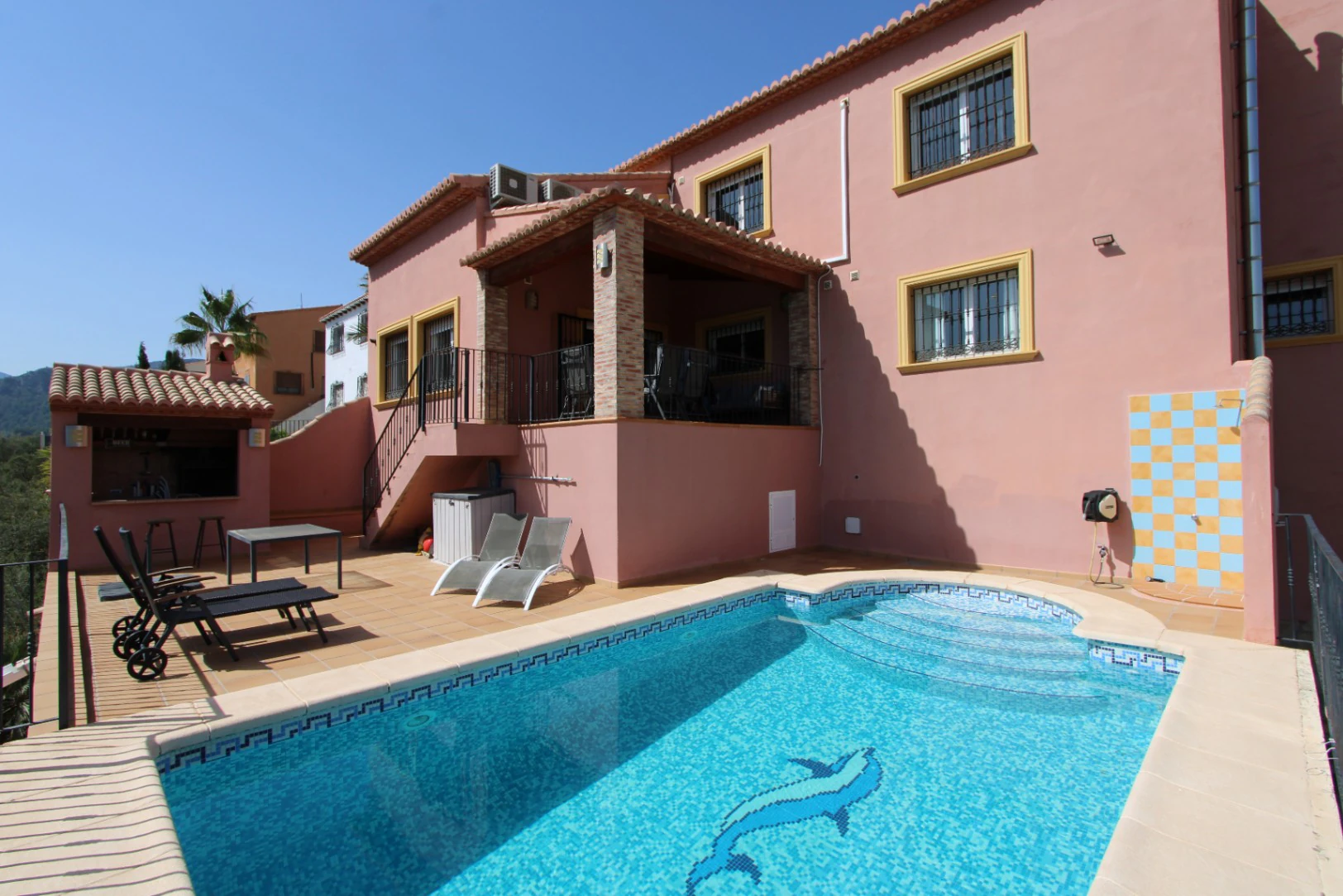 Villa zum Verkauf in Orba mit fantastischer Aussicht