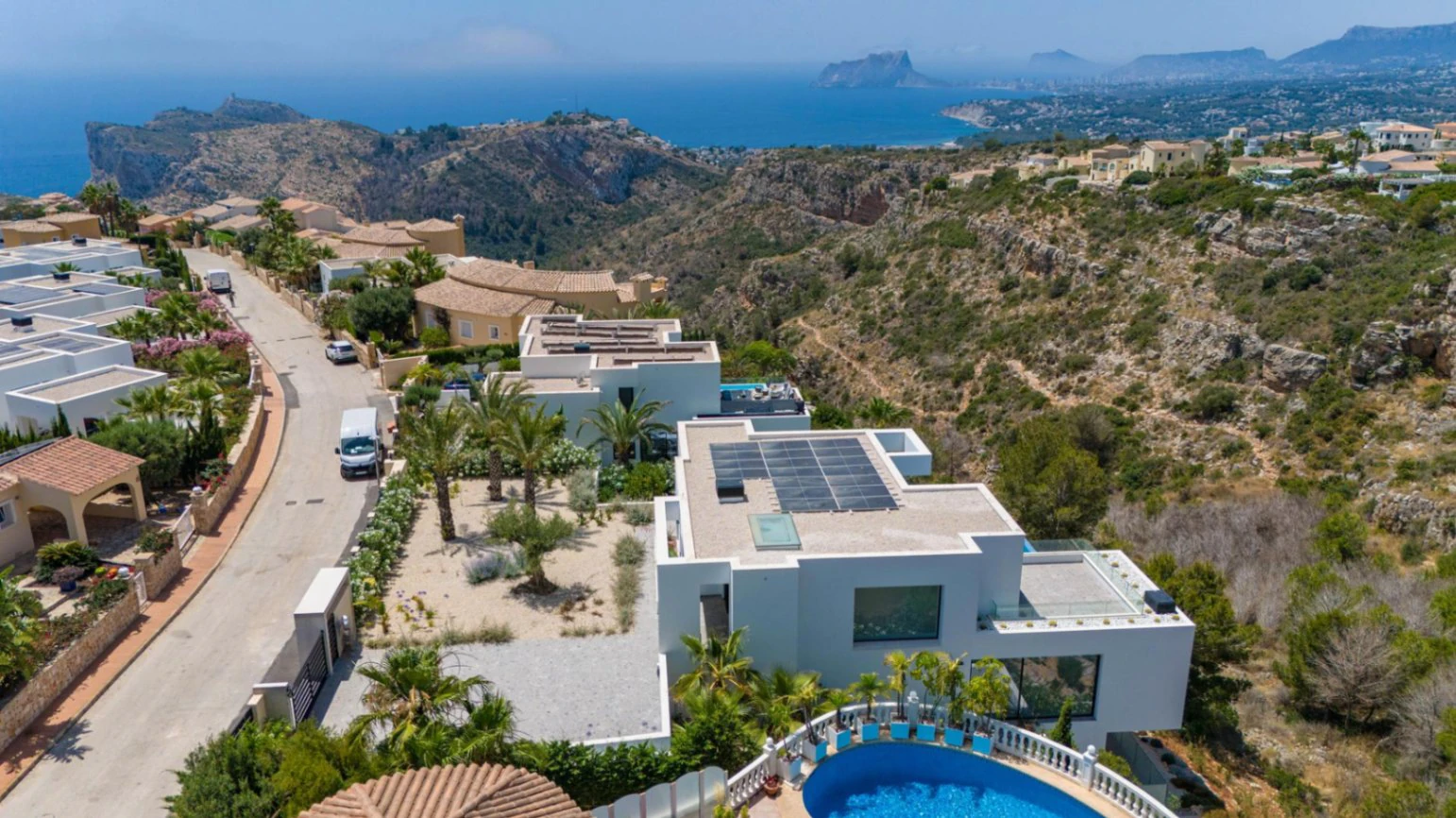 Moderne Villa in Cumbre del Sol mit Meerblick, neu zu beziehen