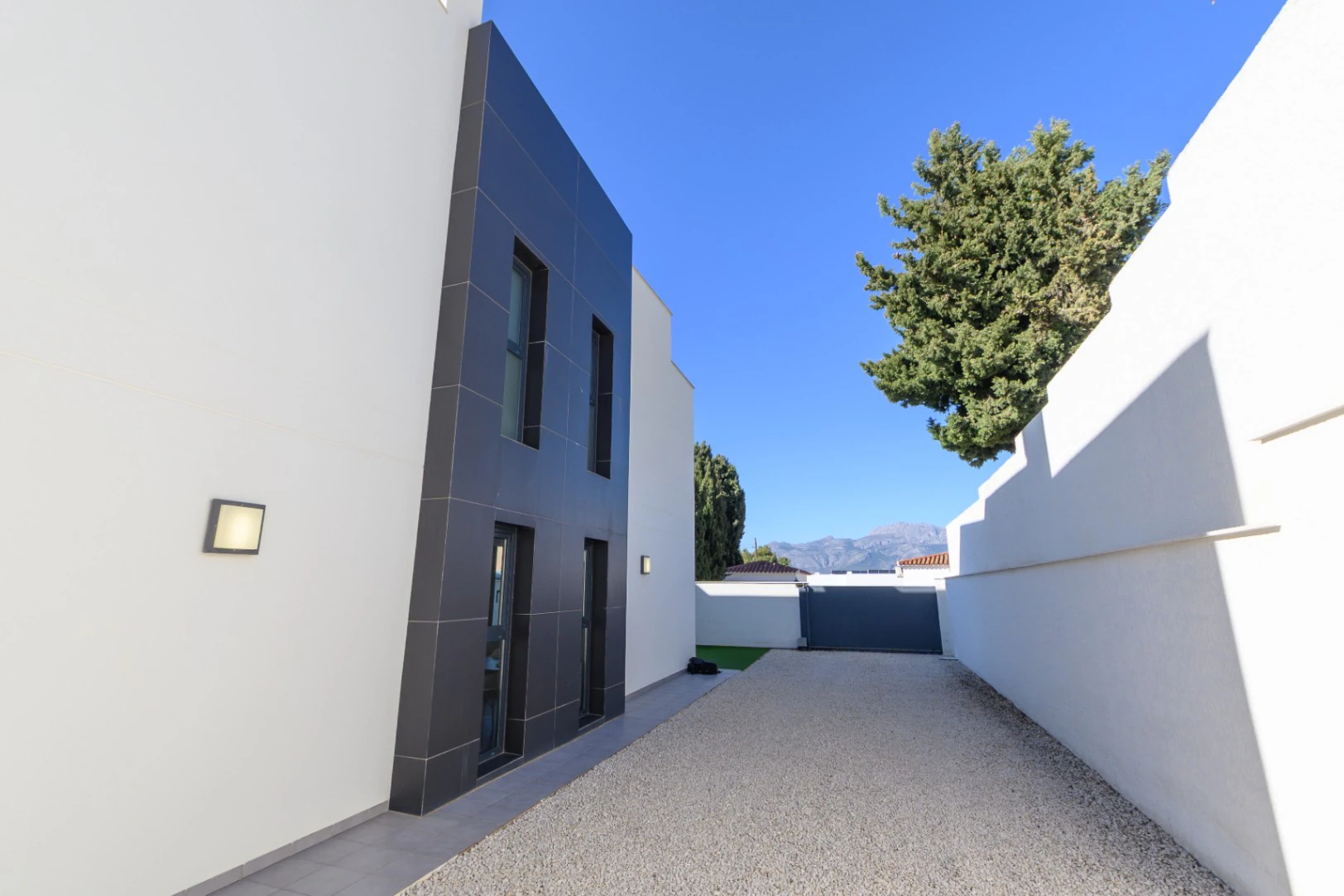 Modernes Haus in Albir – 3 Schlafzimmer, eigenes Grundstück und fußläufig zur Stadt