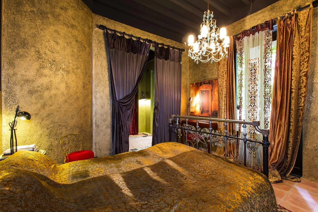 Two-storey town house with extensive interior patio, Dénia