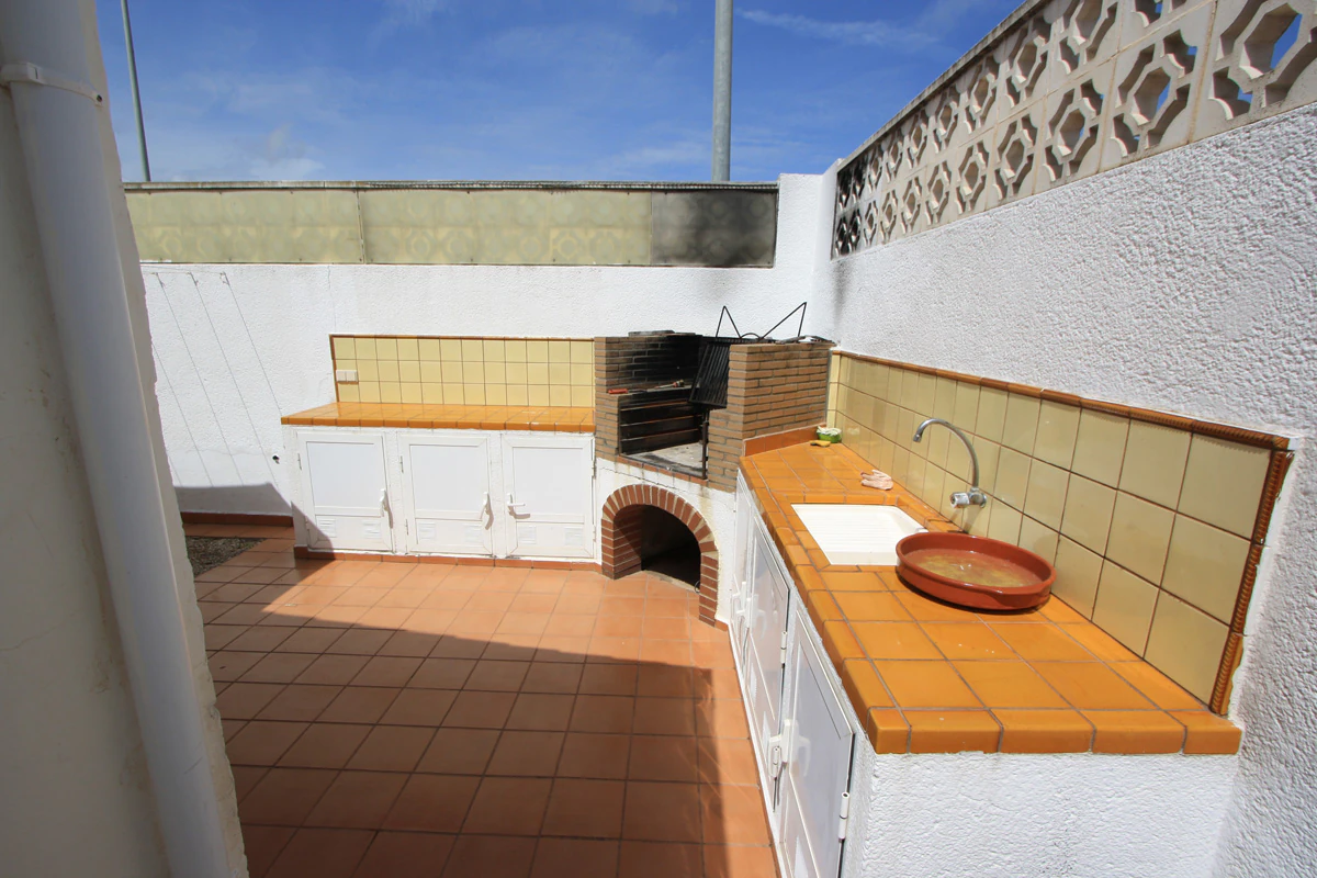 TOWNHOUSE - BUNGALOW WITH OWN PLOT 350 M FROM THE BEACH IN DÉNIA
