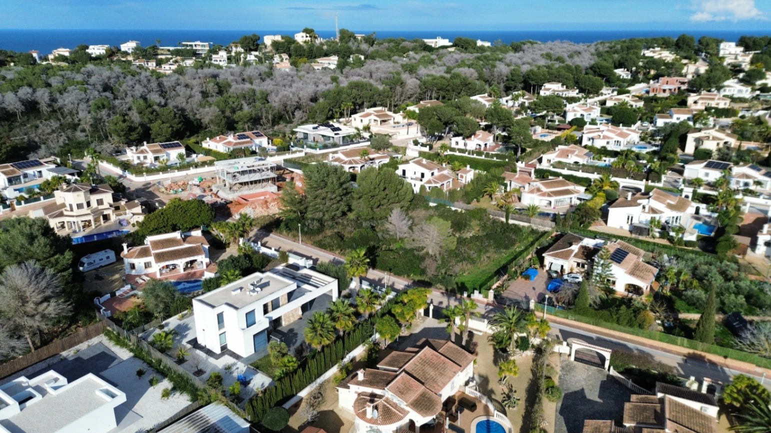 Plot for Sale in La Cala, Jávea – 1078 m² with Build Potential of 323 m² and Private Pool
