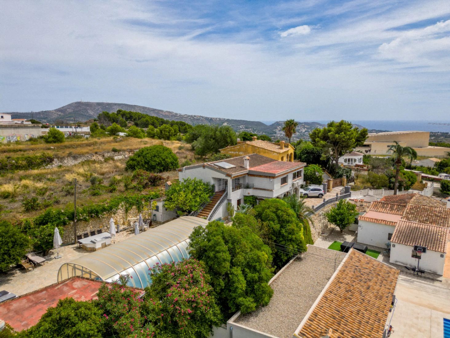 Charmante villa méditerranéenne avec vue sur la mer, grande piscine couverte et jardin – Teulada