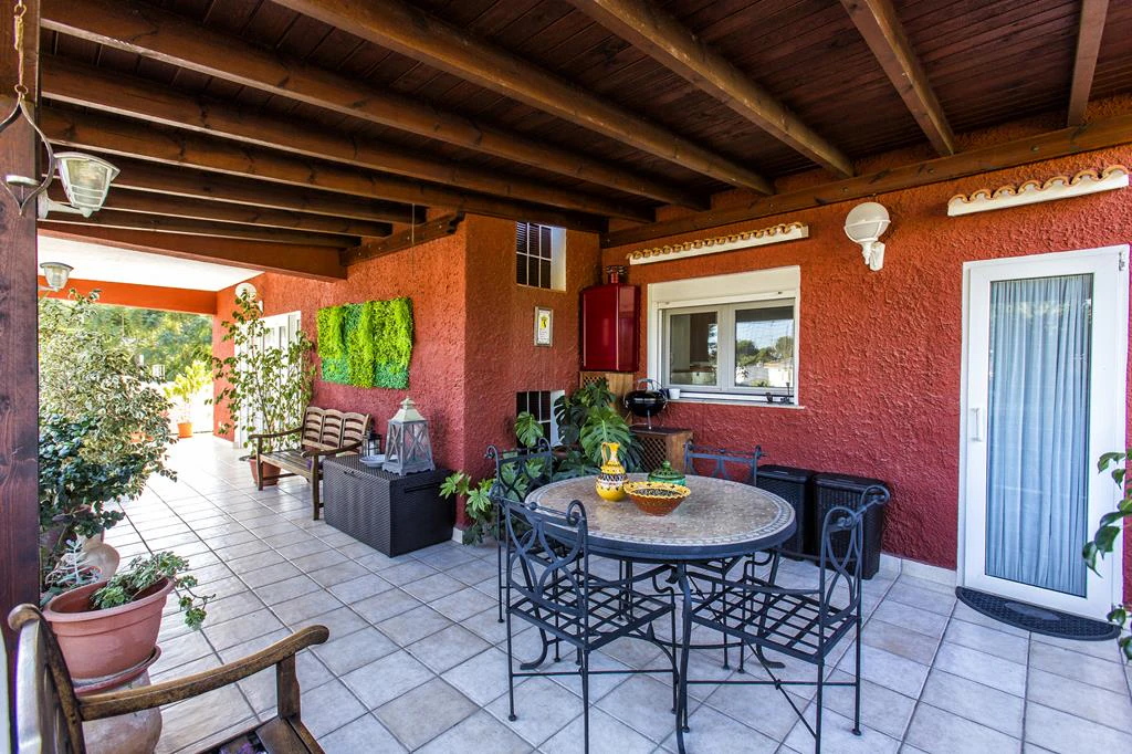 Villa with 2950 m² plot just 700 m from Marineta Cassiana, Dénia