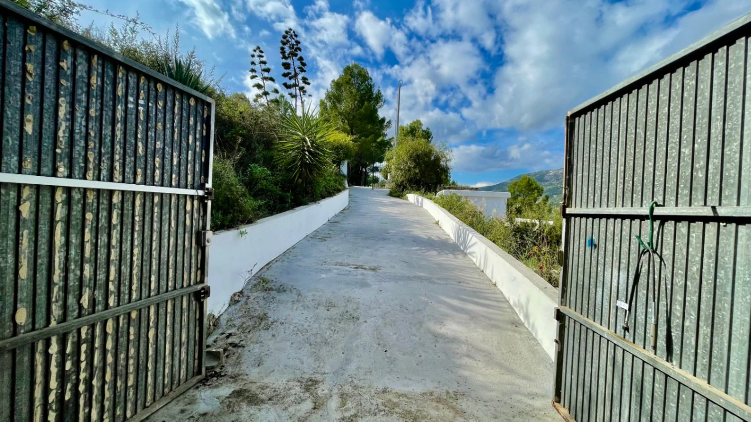 Villa for sale in Benigembla: Peaceful, rural, completely private
