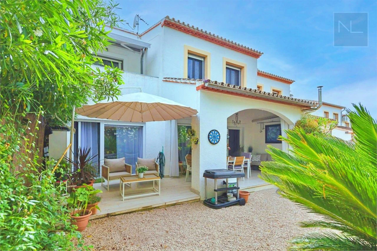 Half vrijstaande villa te koop in Pedreguer