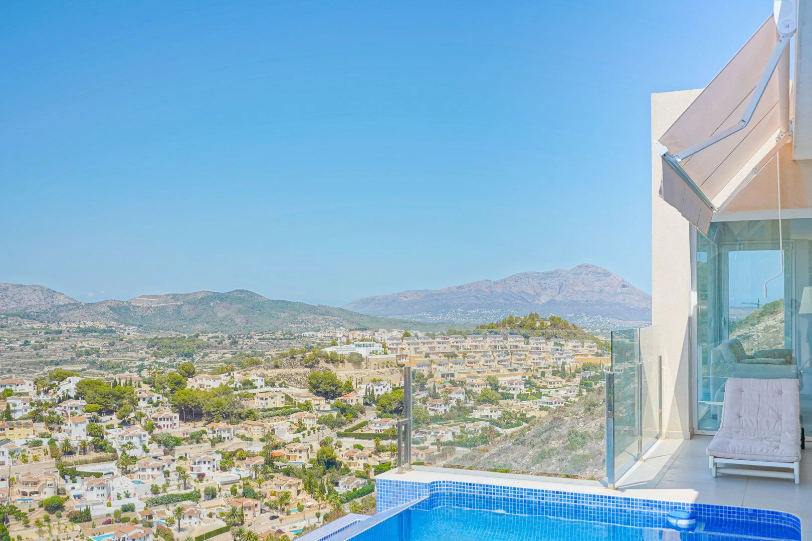 Cumbre del Sol moderne villa met uitzicht op zee