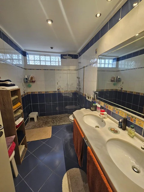 Prachtig herenhuis met uitzicht op zee te koop in de haven van Javea
