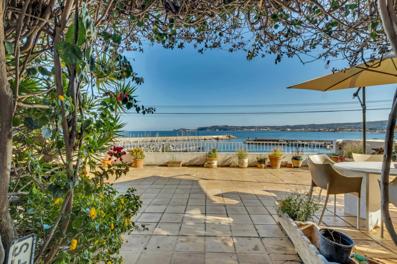 VILLA ON THE SEAFRONT IN THE PORT OF JAVEA