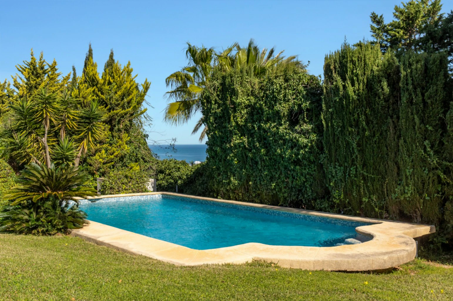 Stunning villa with amazing sea views in the El Tosalet urbanization.