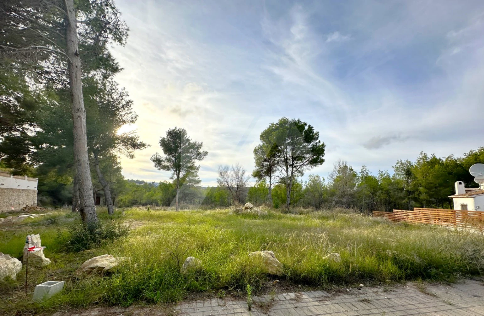 Plot for sale in Moraira, open views.