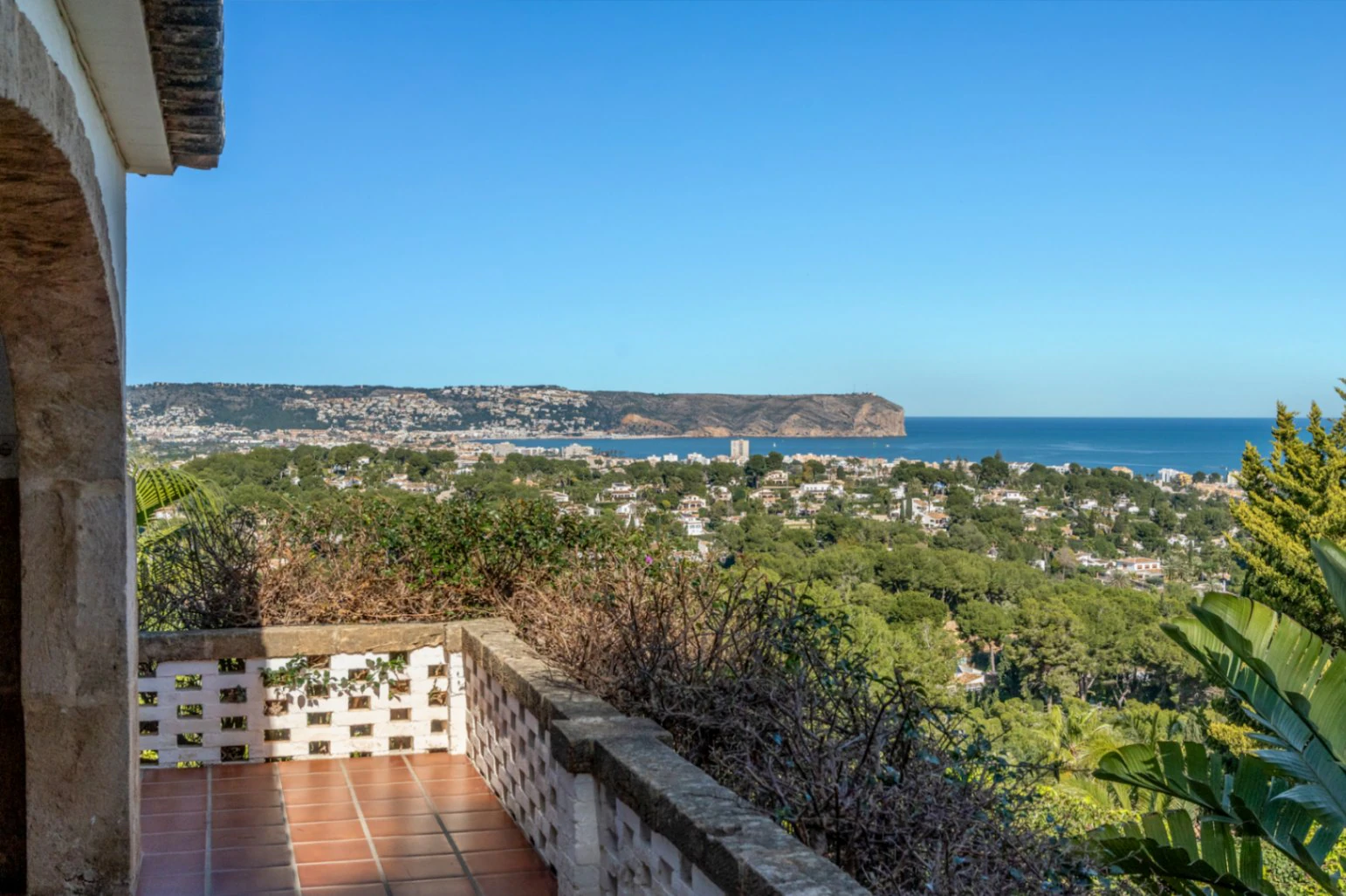 Stunning villa with amazing sea views in the El Tosalet urbanization.