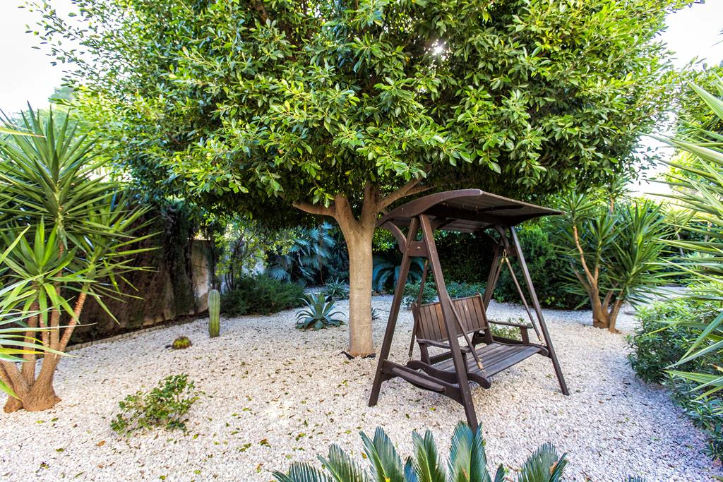 Villa with 2950 m² plot just 700 m from Marineta Cassiana, Dénia