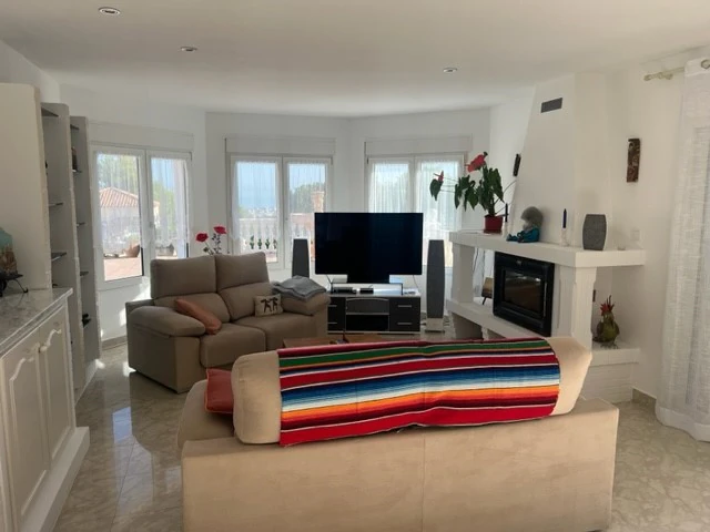 Luxurious villa with large plot for sale in Denia