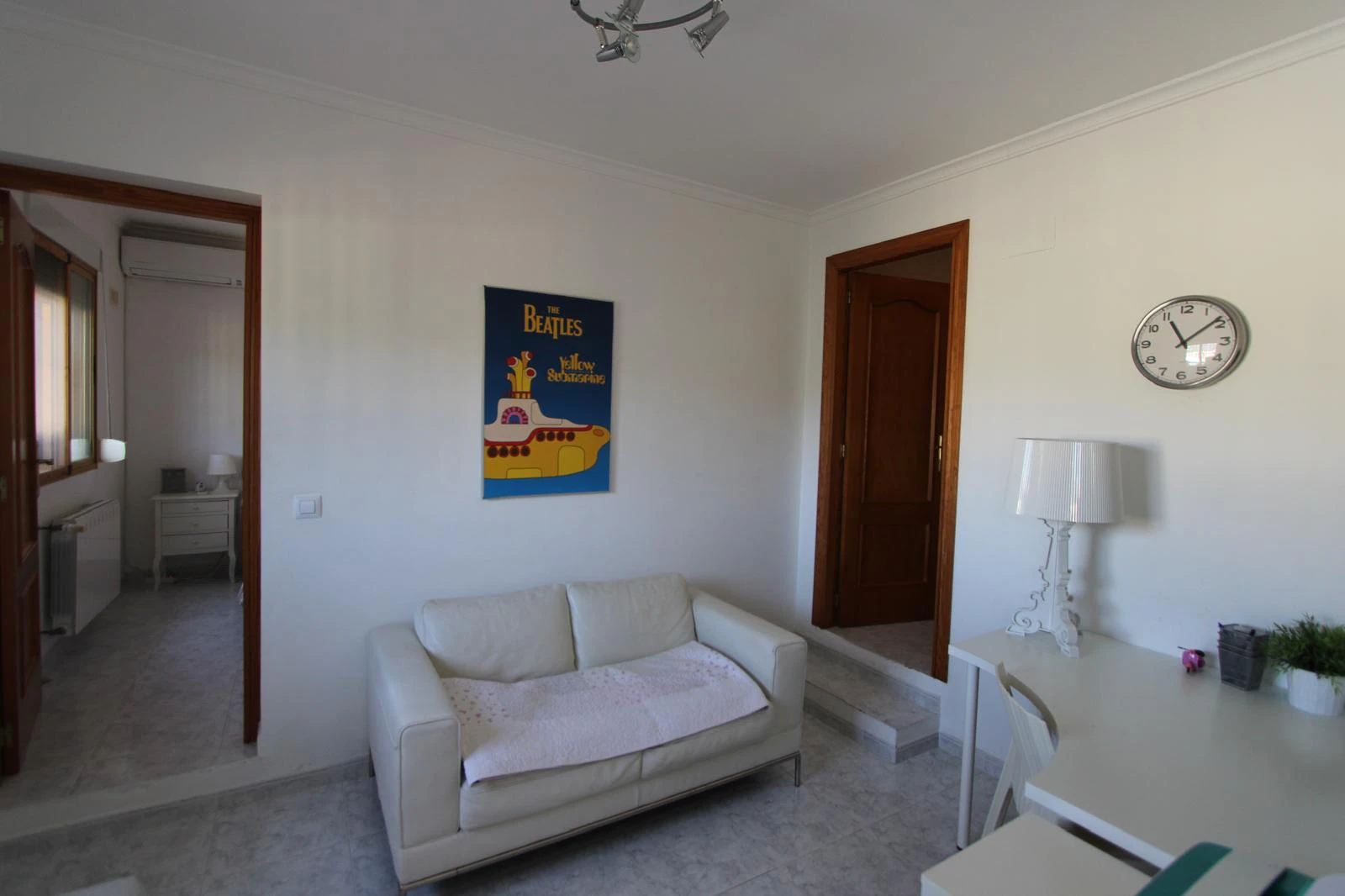 Beeindruckende Villa mit 3 Schlafzimmern zu verkaufen, mit Blick auf das Tal und einer separaten Gästewohnung.