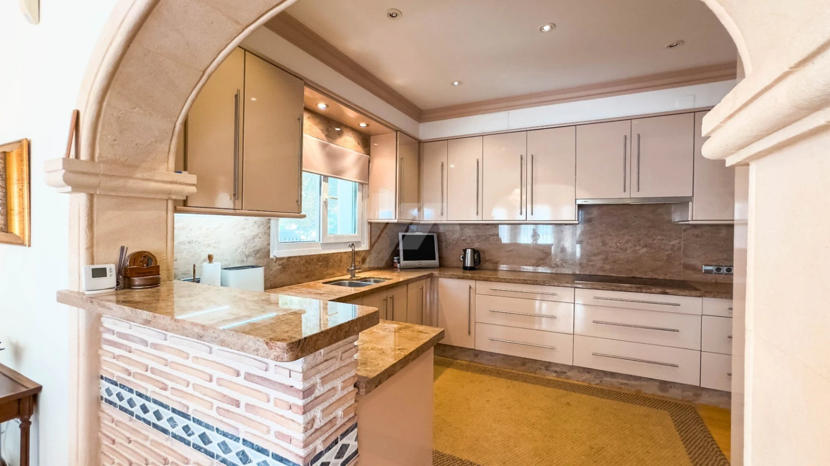 Villa de lujo en venta en Moraira con vistas al mar.