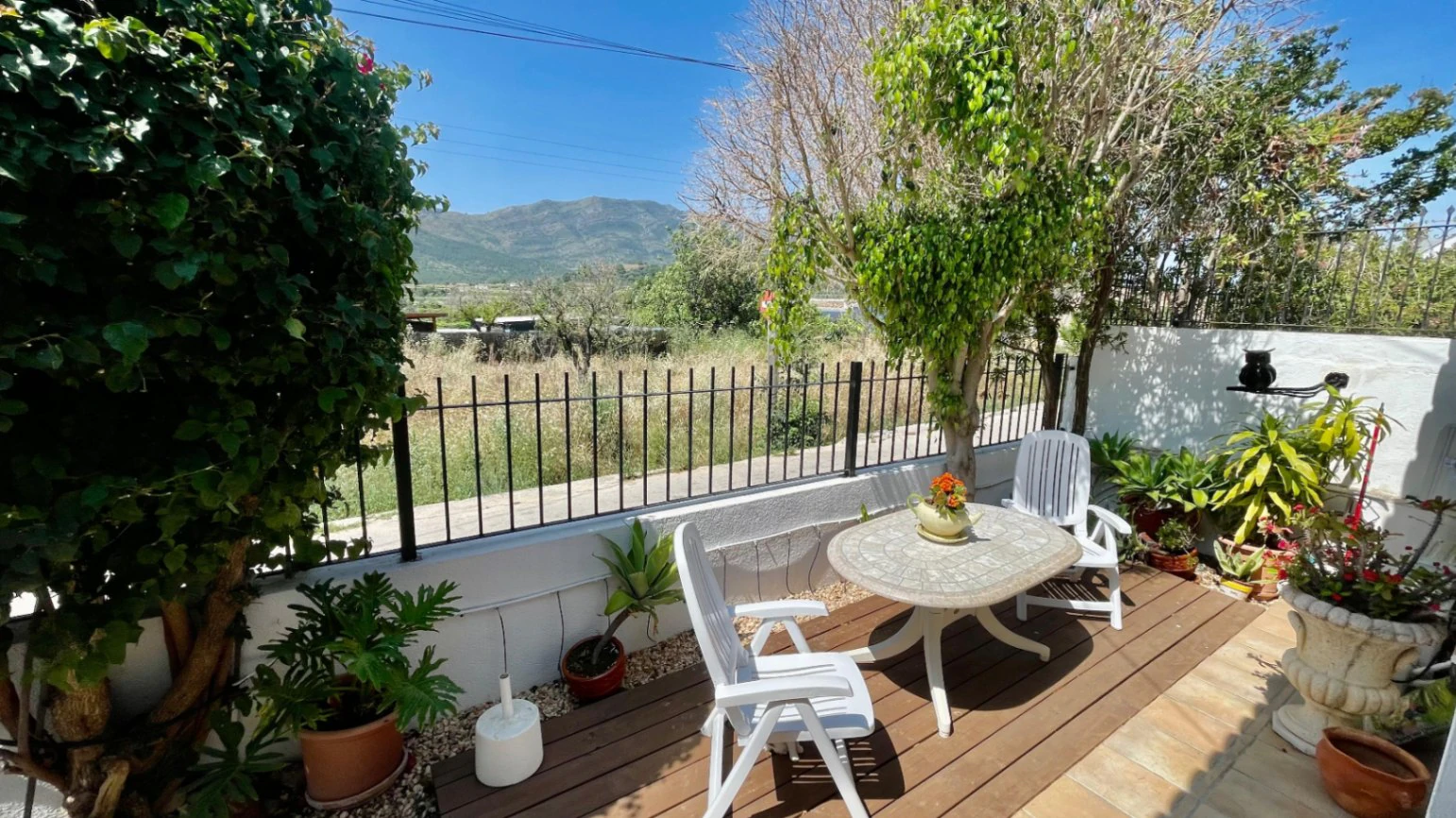 Villa for sale in Alcalali: Main house 4 bed, separate 2 bed casita