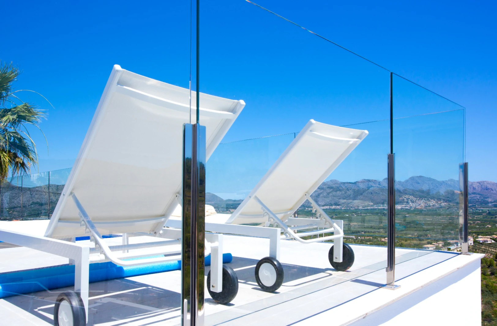 Villa zu verkaufen in Orba: Minimalistischer Luxus mit fantastischer Aussicht