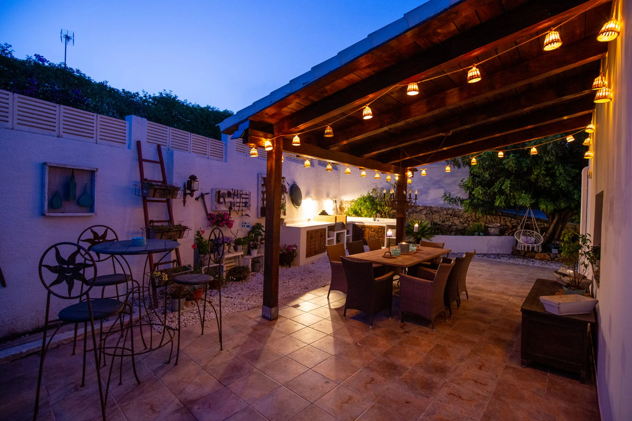 VILLA WITH OPEN VIEWS IN DÉNIA