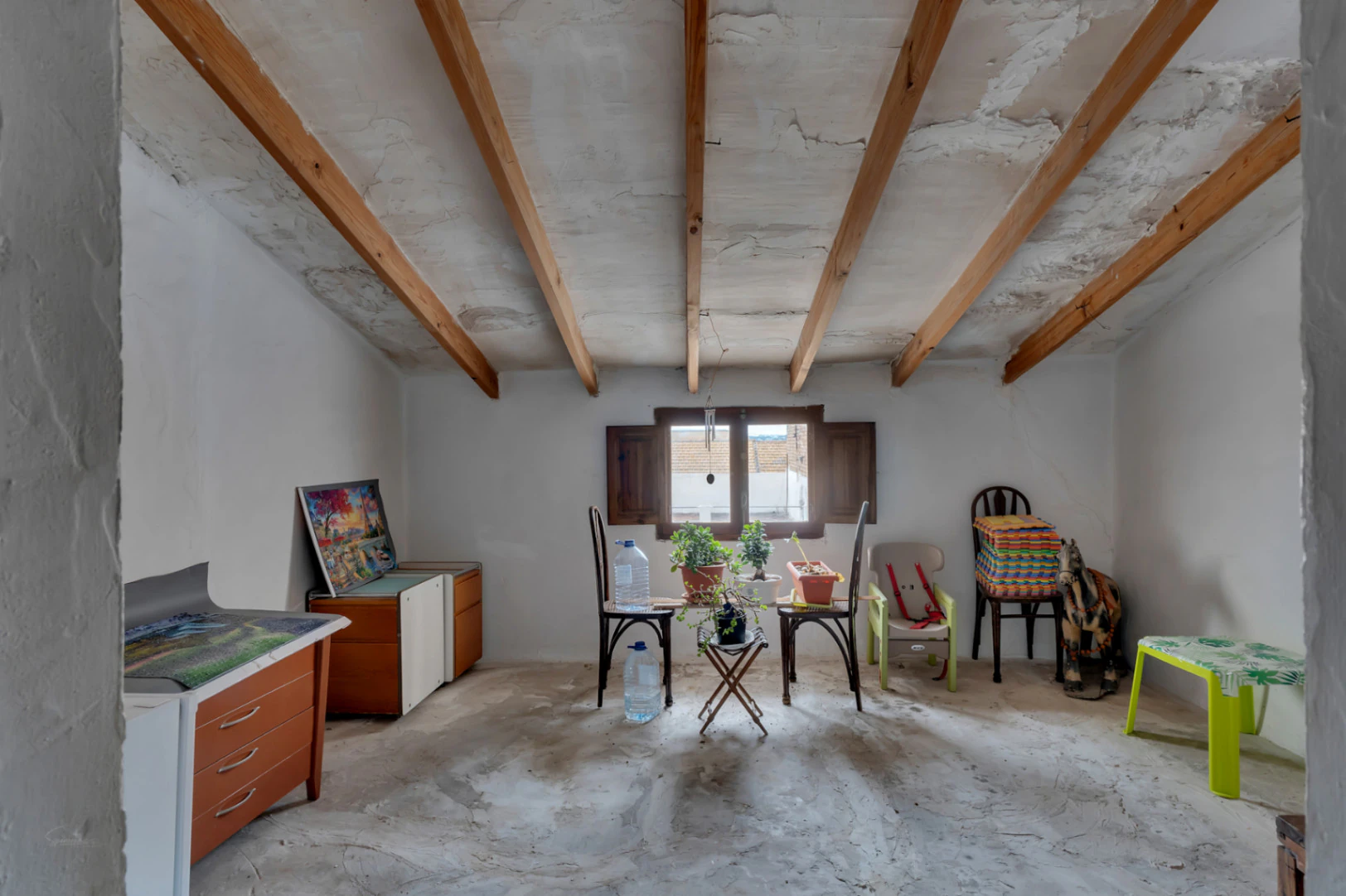 Village house with garage, spacious inner courtyard, and potential to expand the property.