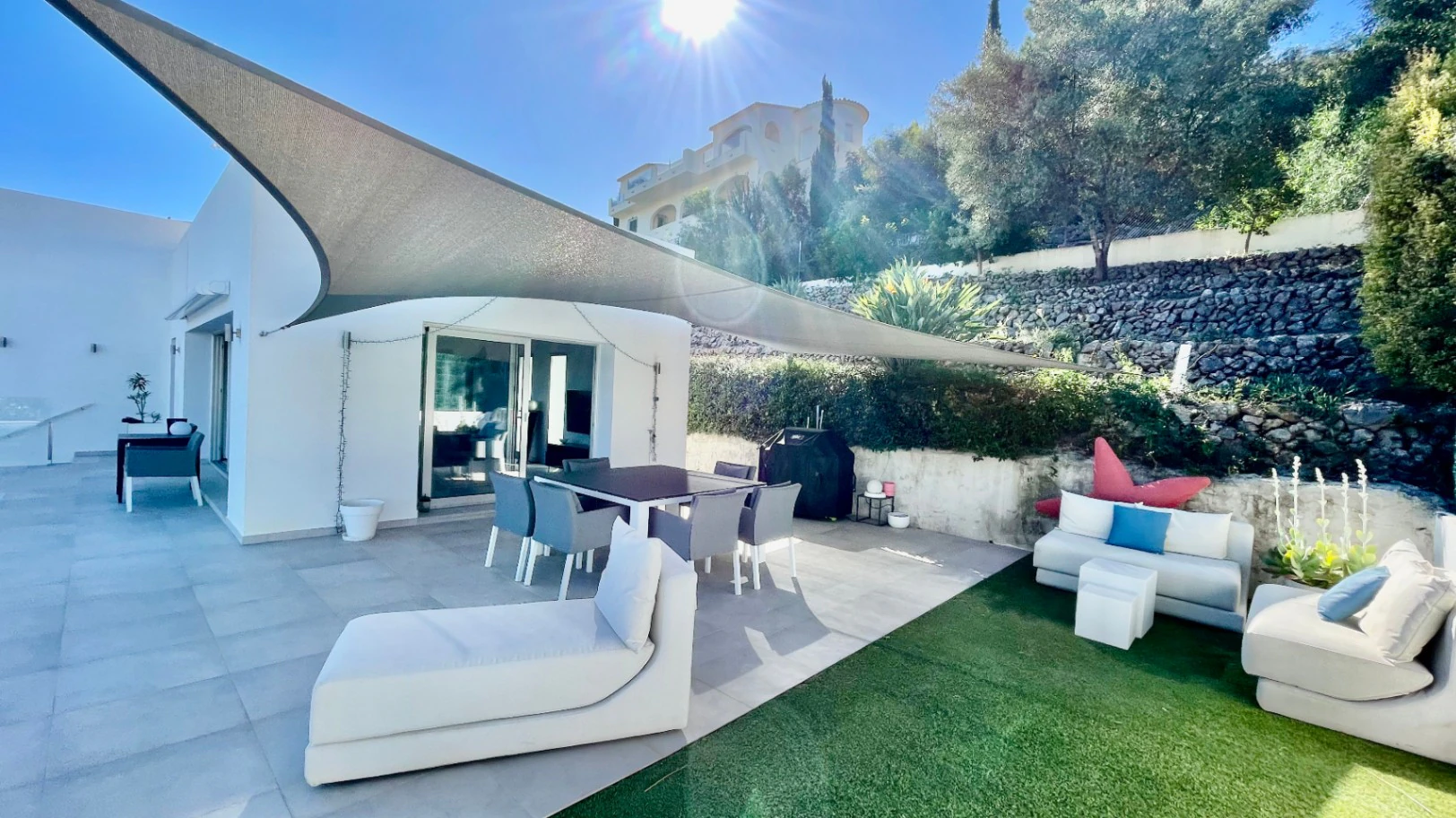 Villa zu verkaufen in Orba: Minimalistischer Luxus mit fantastischer Aussicht