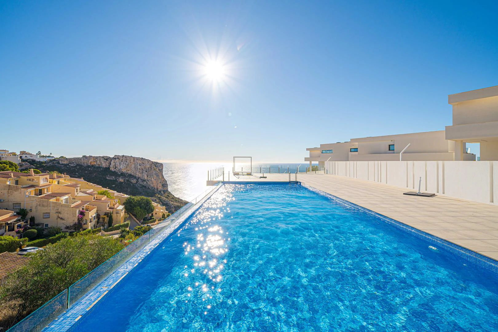 Cumbre del Sol luxe modern penthouse met uitzicht op de kliffen en de zee