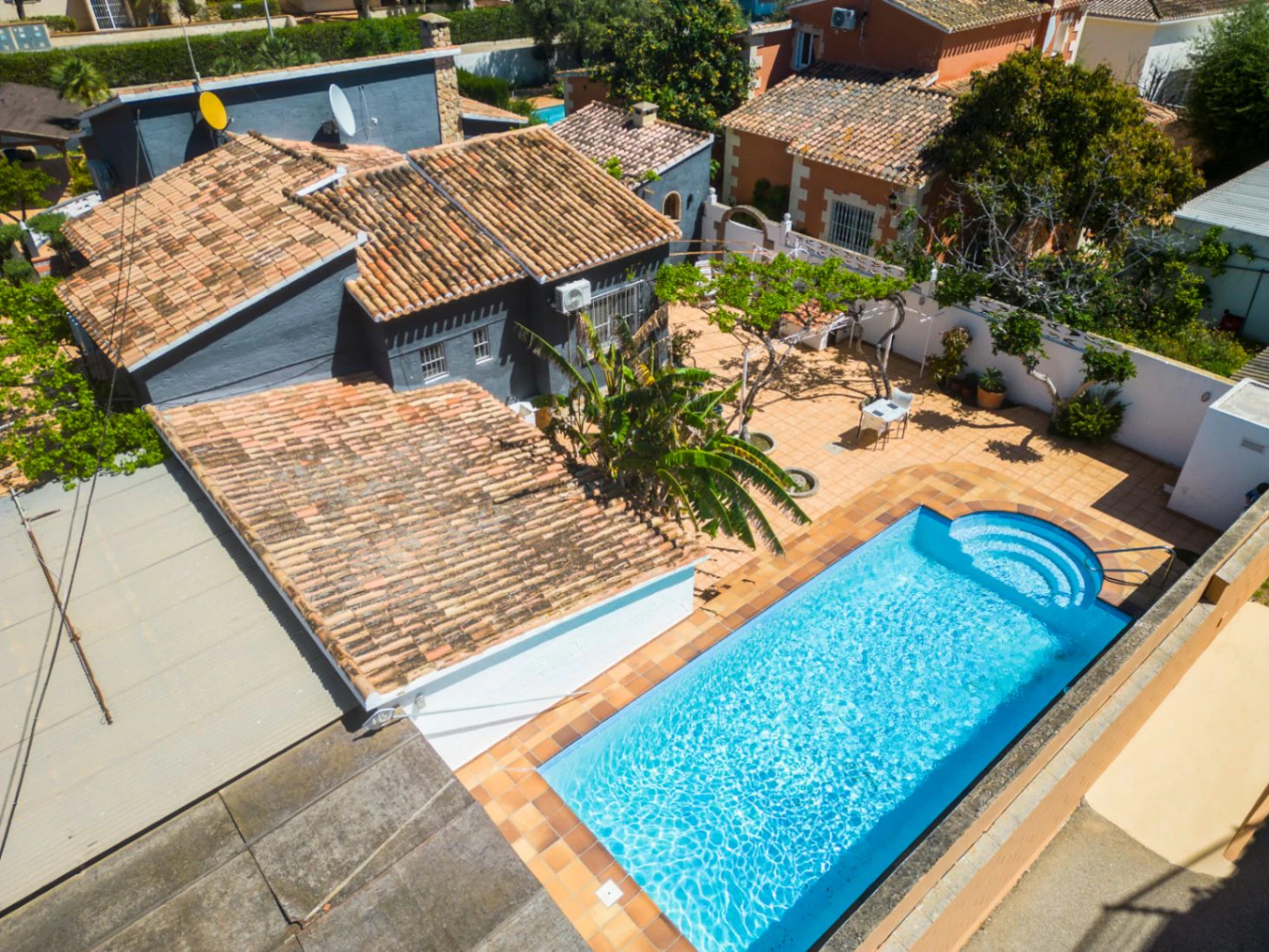 Independent chalet with large plot and private pool in Las Marinas - Dénia
