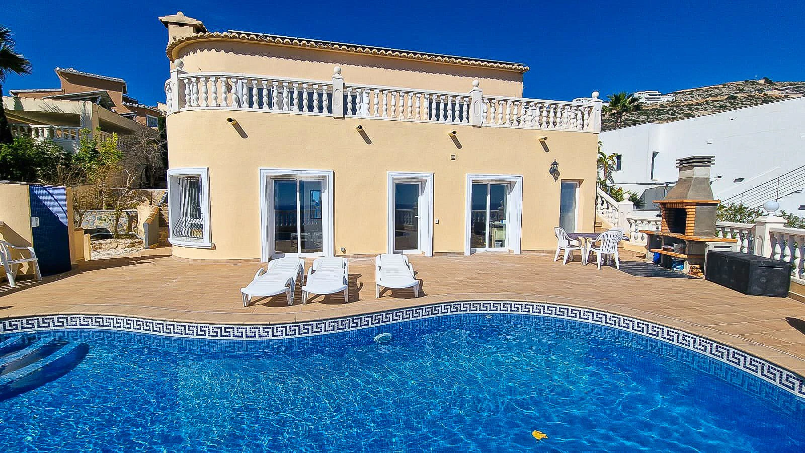 Spacious 4-Bedroom Villa for Sale – 820 m Plot | Costa Blanca