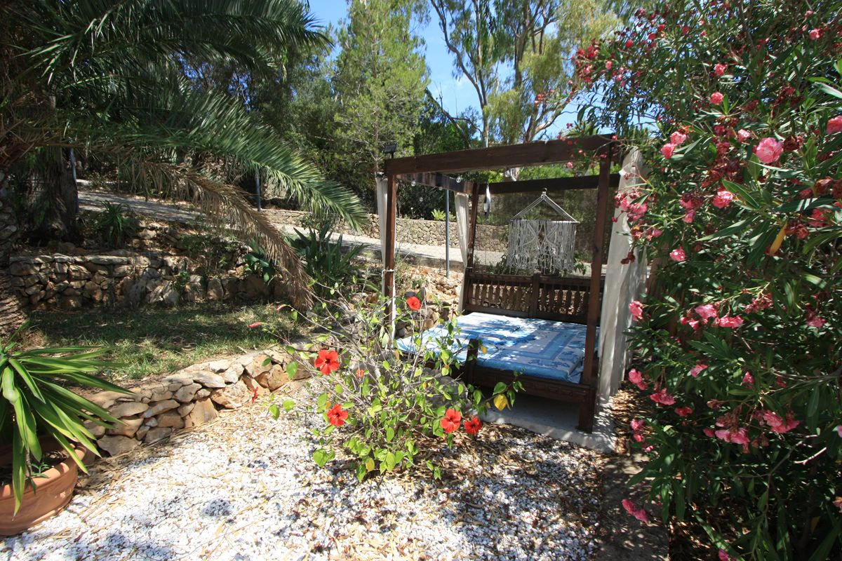 VILLA WITH OPEN VIEWS IN DÉNIA