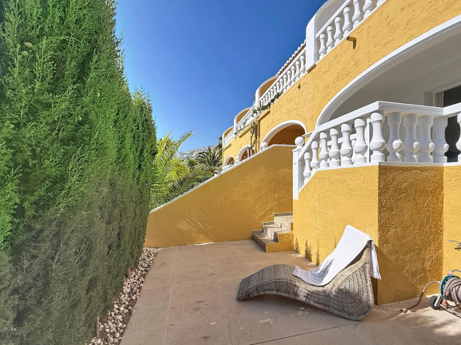 Cumbre del Sol gerenoveerd duplex appartement in Pueblo de la Paz