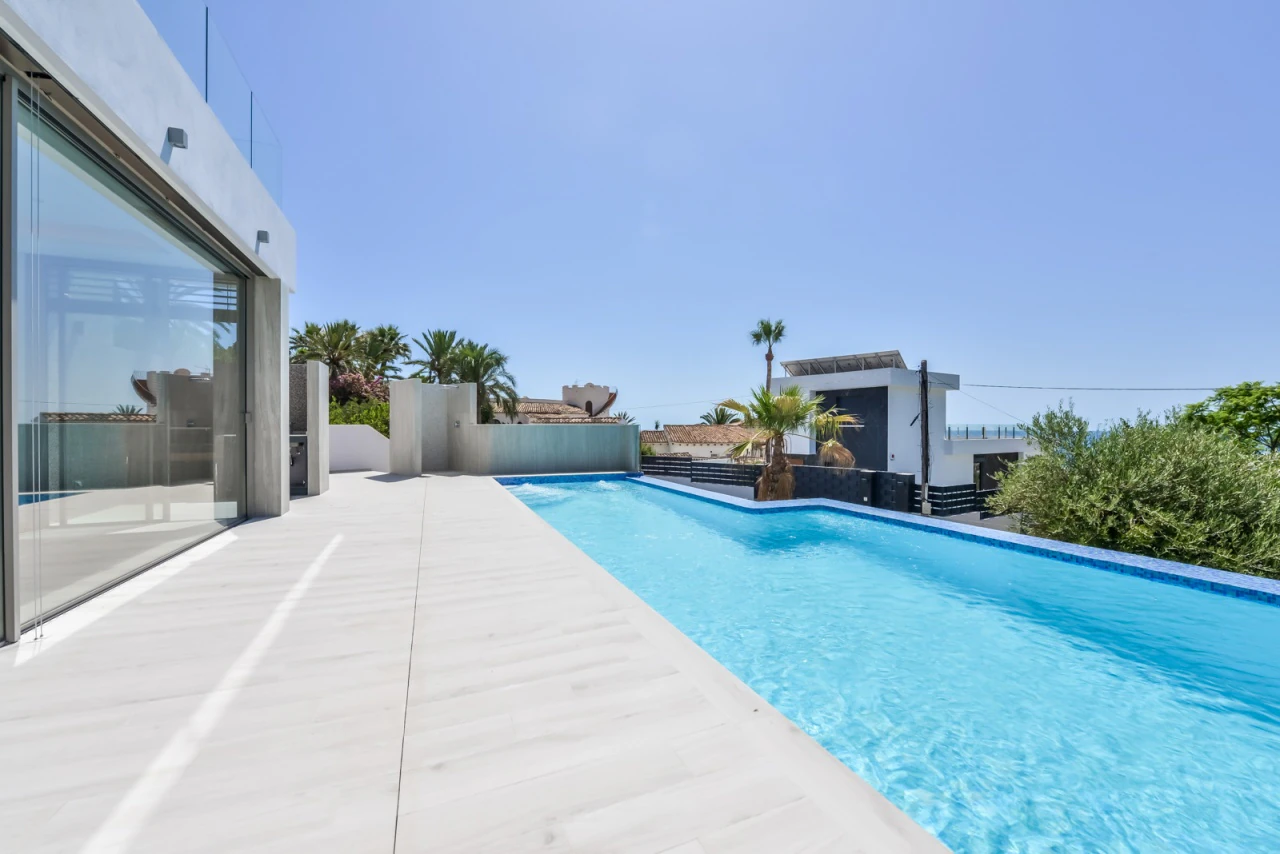 6 Schlafzimmer, 6 Badezimmer Villa zum Verkauf in Calpe