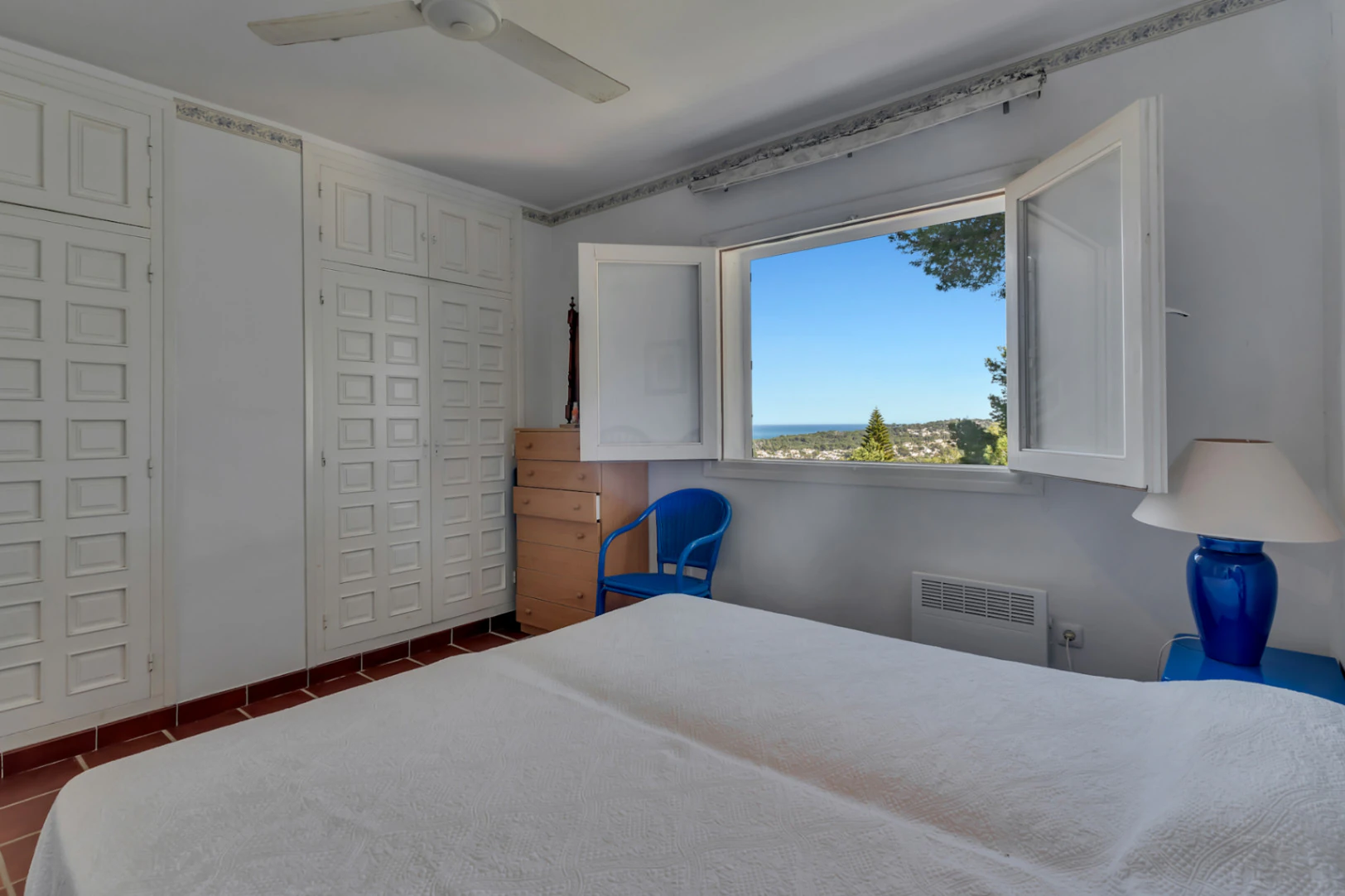 Stunning villa with amazing sea views in the El Tosalet urbanization.