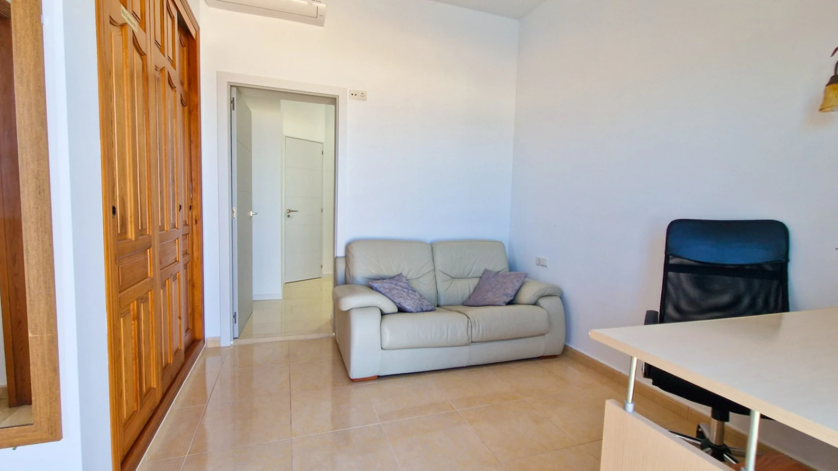 Spacious 4-Bedroom Villa for Sale – 820 m Plot | Costa Blanca