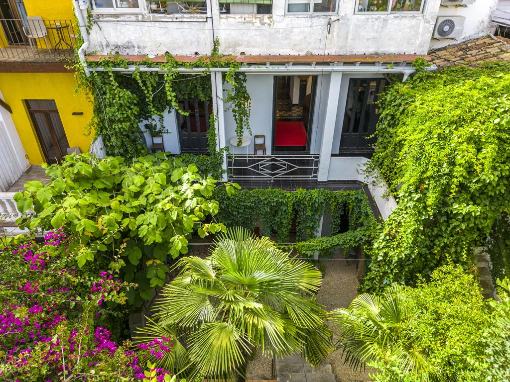 Two-storey town house with extensive interior patio, Dénia