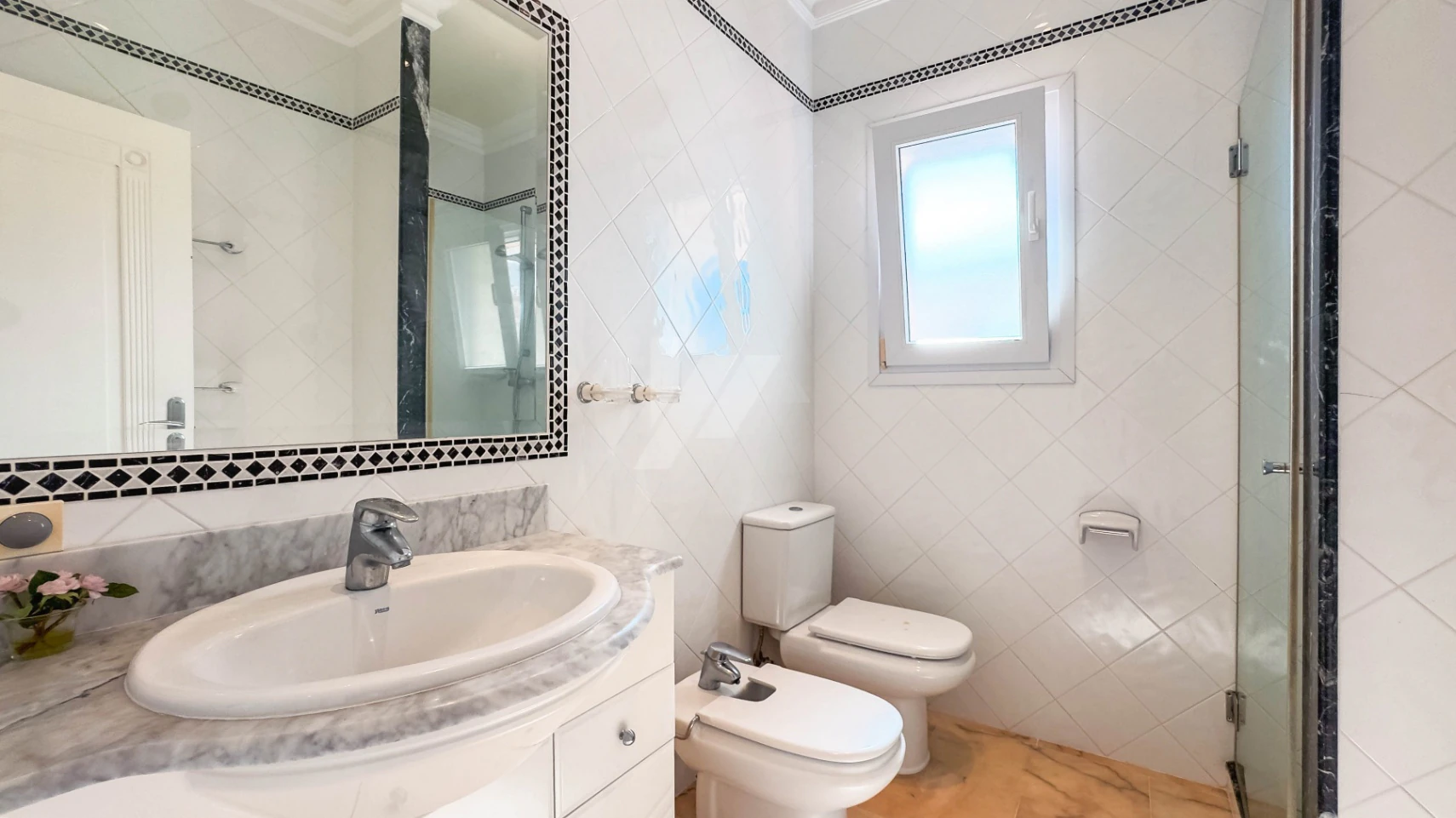 Villa de lujo en venta en Moraira con vistas al mar.