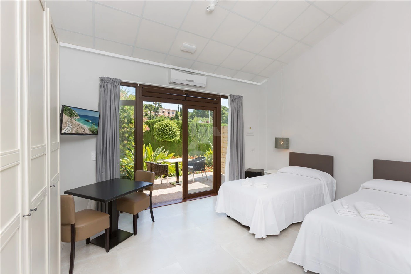 Nice hotel for sale in Jávea.