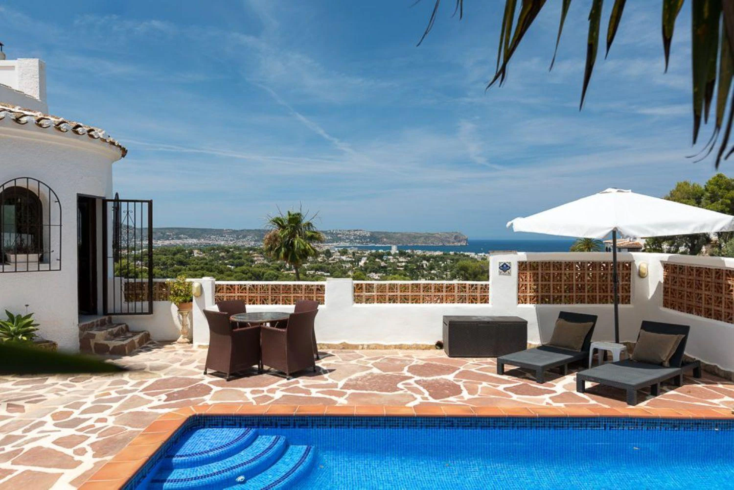 Vue imprenable sur la mer, avec appartement d’invités