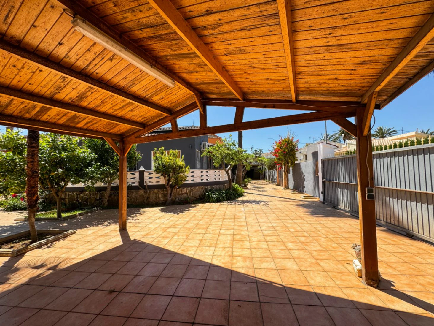 Independent chalet with large plot and private pool in Las Marinas - Dénia