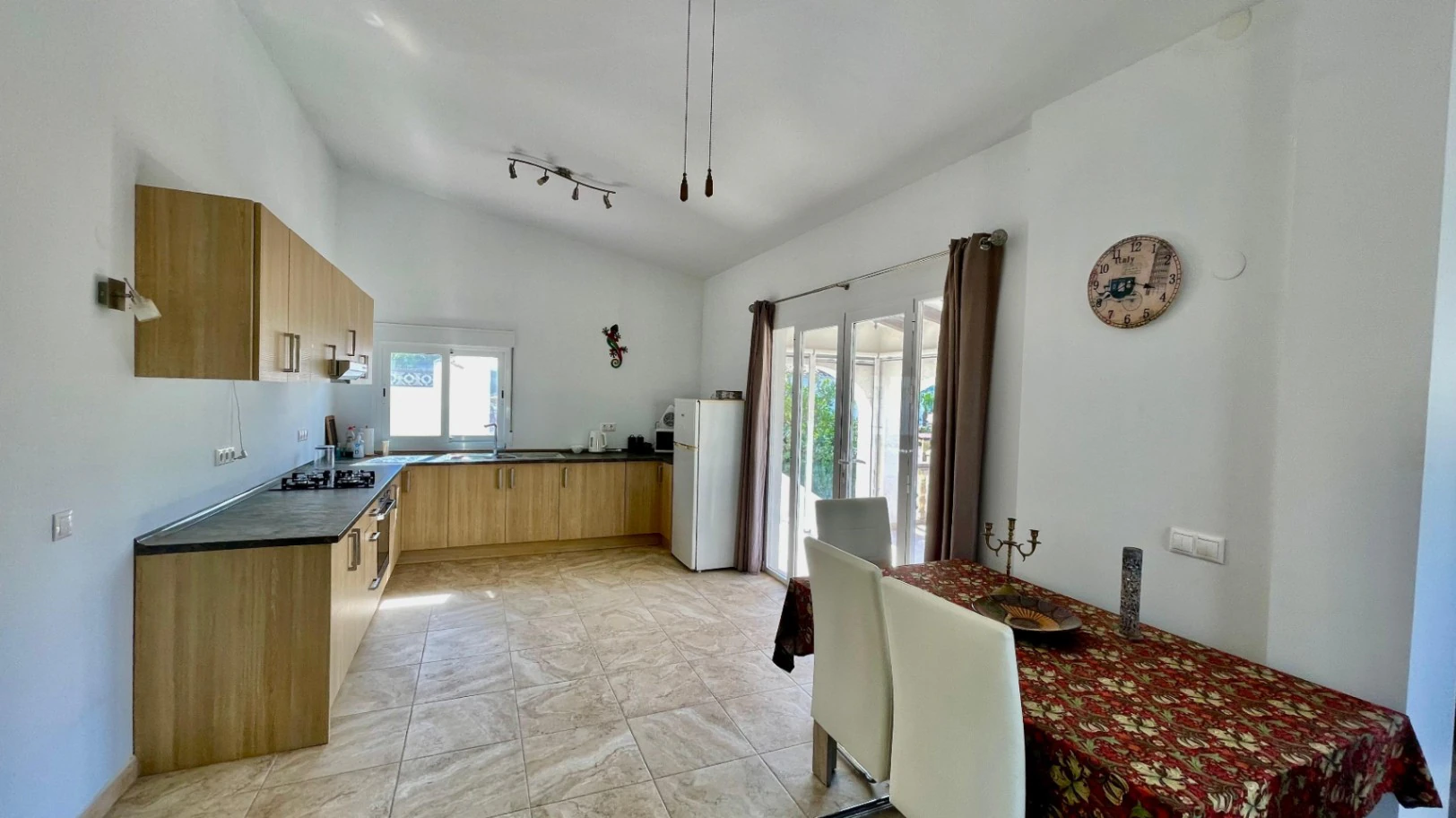 Villa for sale in Orba: Panoramic views, separate guest apartment
