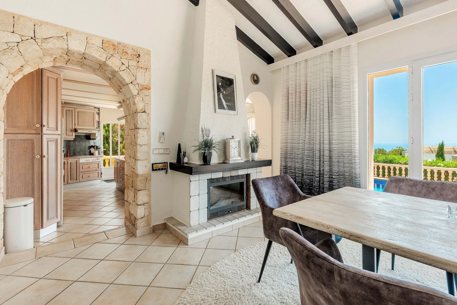 Traditional villa with sea views and a lot of privacy for sale in Jávea.