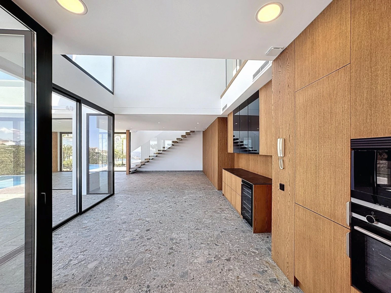 Moderne Villa in Cumbre del Sol mit Meerblick, neu zu beziehen