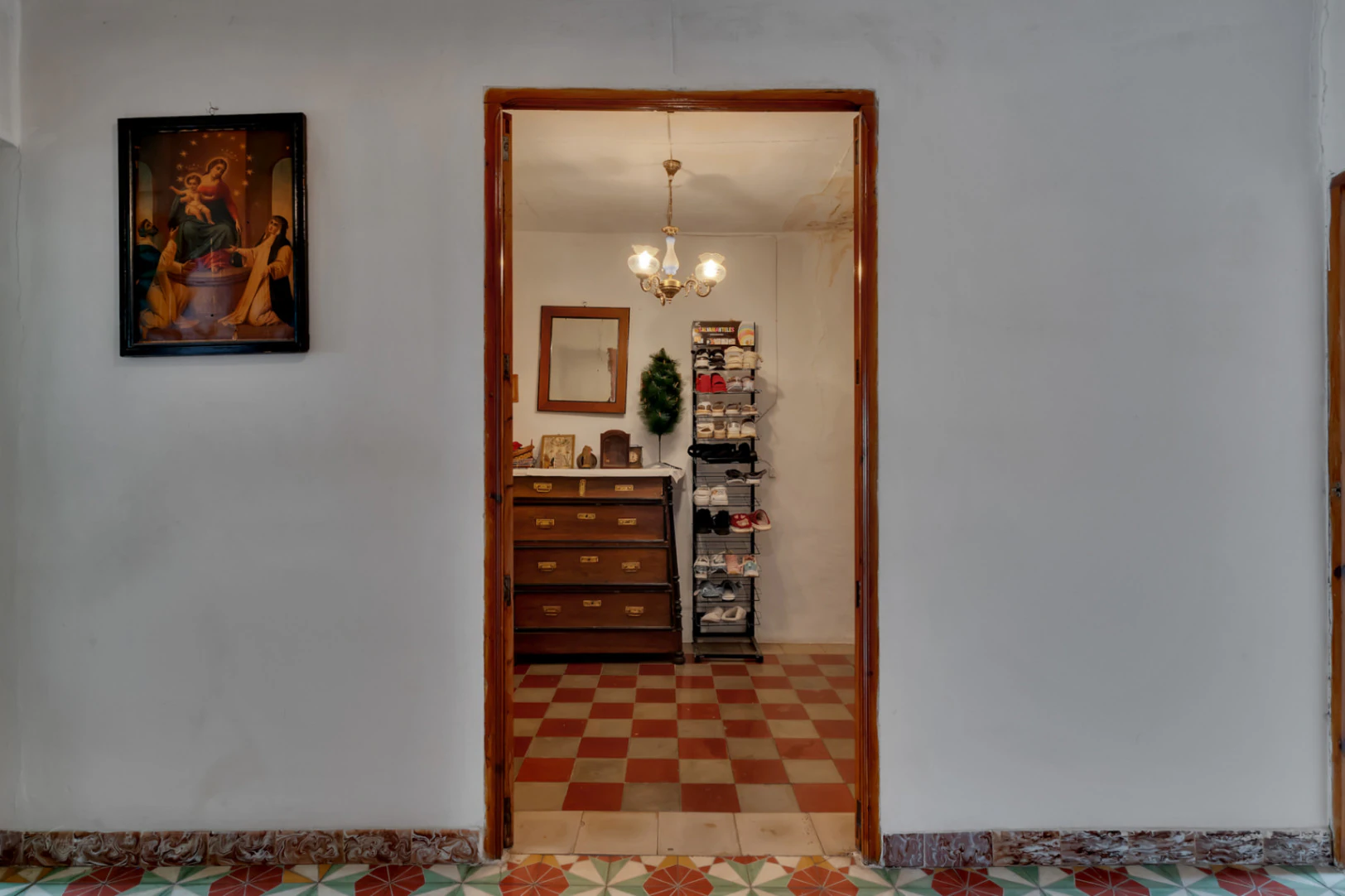Village house with garage, spacious inner courtyard, and potential to expand the property.