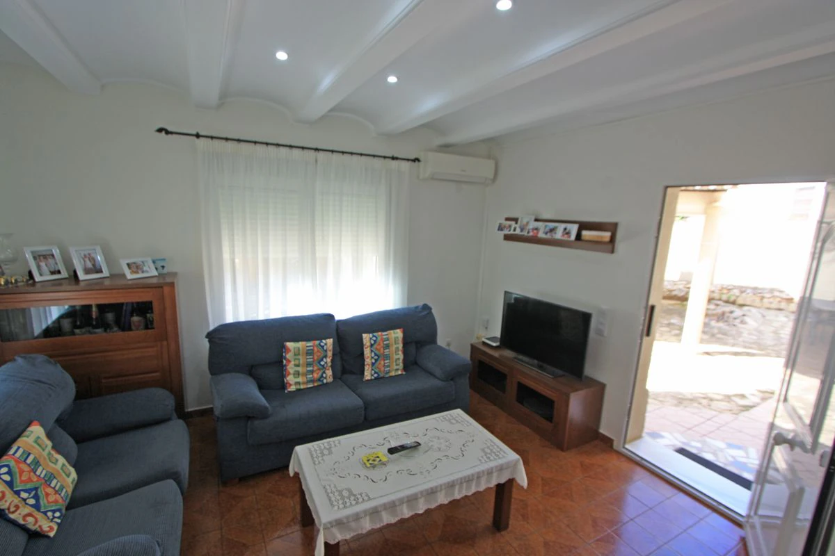 VILLA WITH MOUNTAIN VIEWS IN DÉNIA