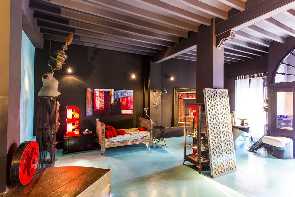 Two-storey town house with extensive interior patio, Dénia